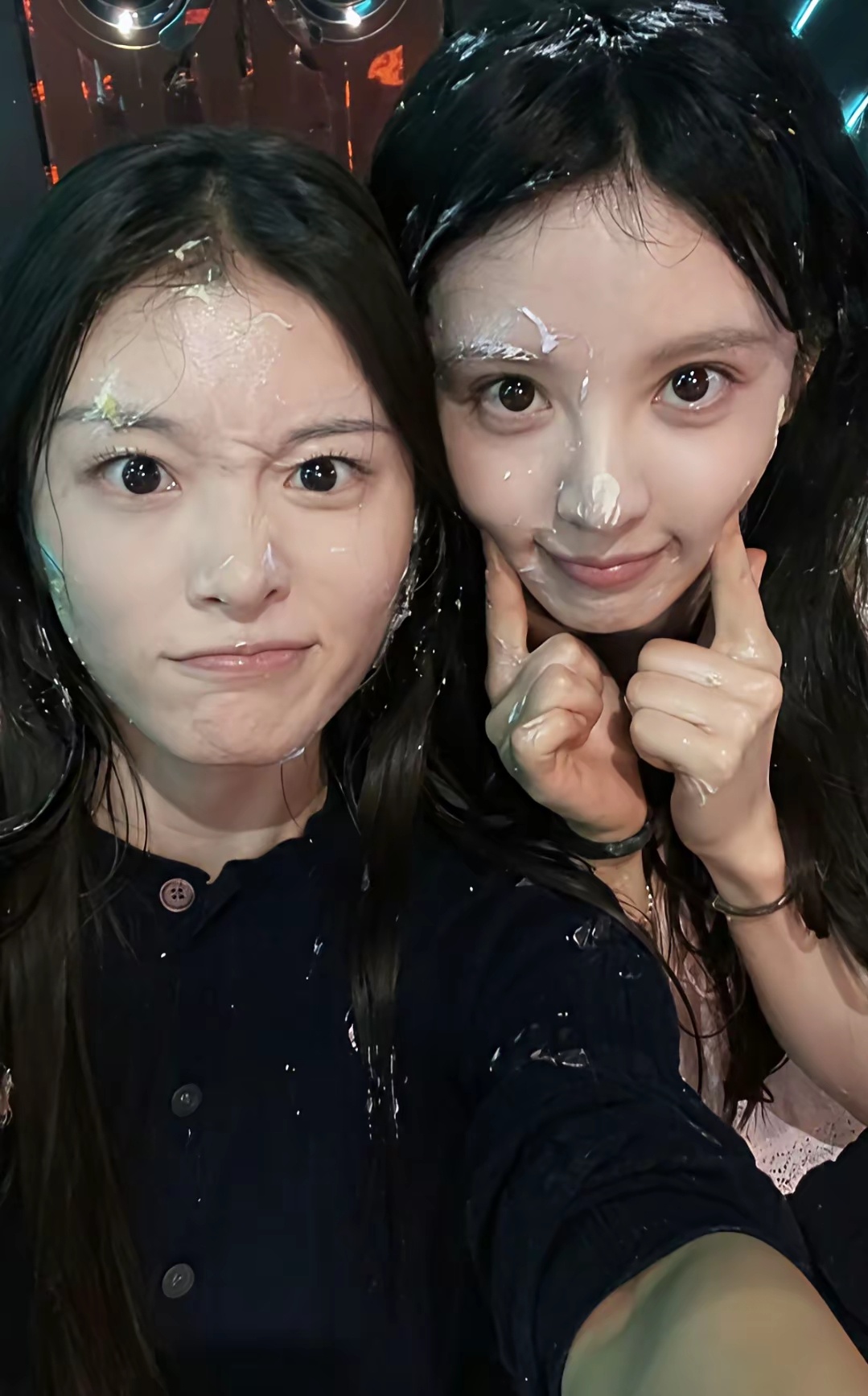 田曦薇的闺蜜肖露，还怪好看的呢，果然美女是和美女一起的。 ​​​