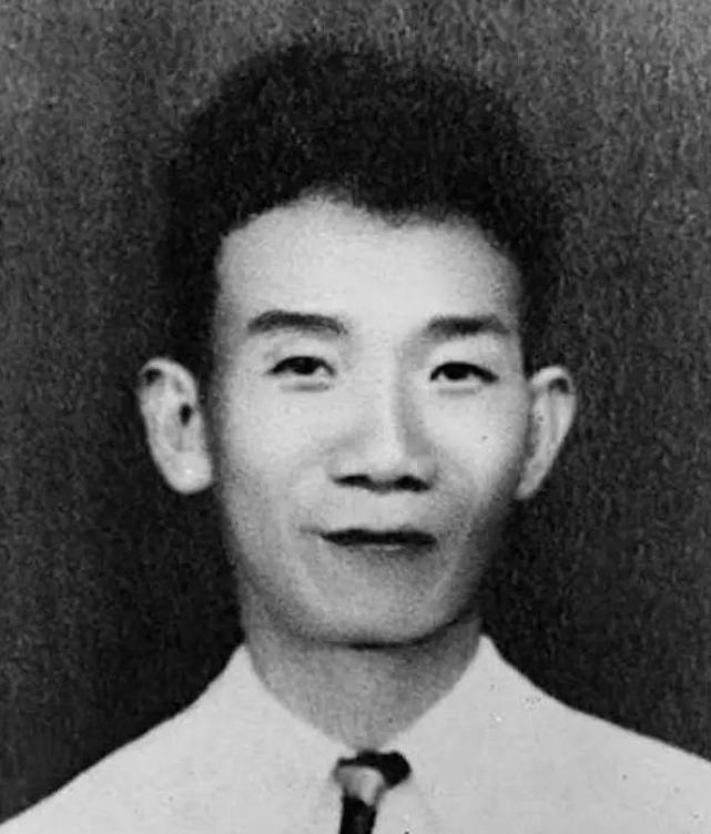 1919年，23岁的郁达夫去了烟花之地，但到了之后却对老板说: