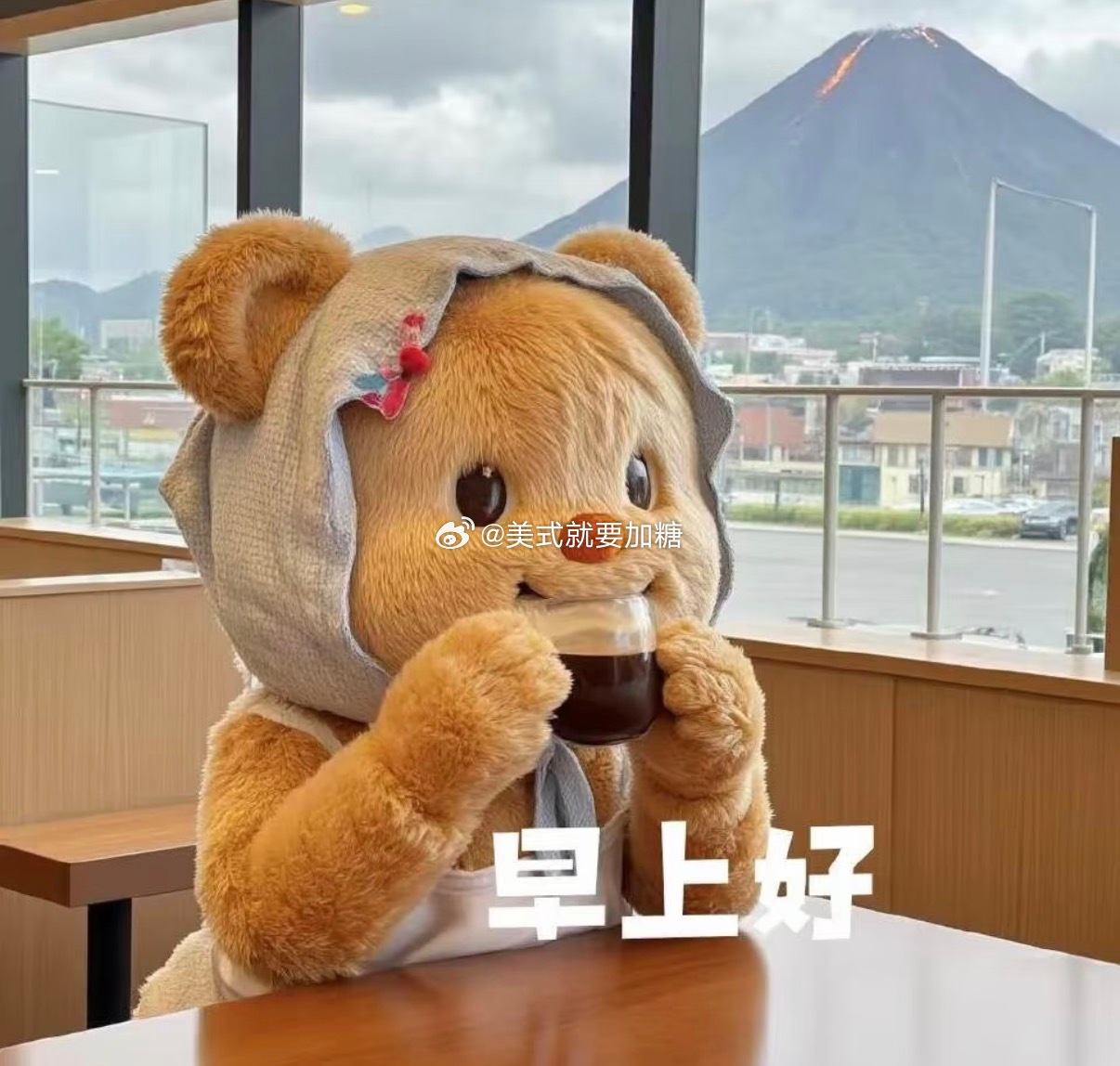 早早早！小糖糖又是睡了五个小时就出门打工了今天的班比较有趣是我喜欢的音乐节，也有