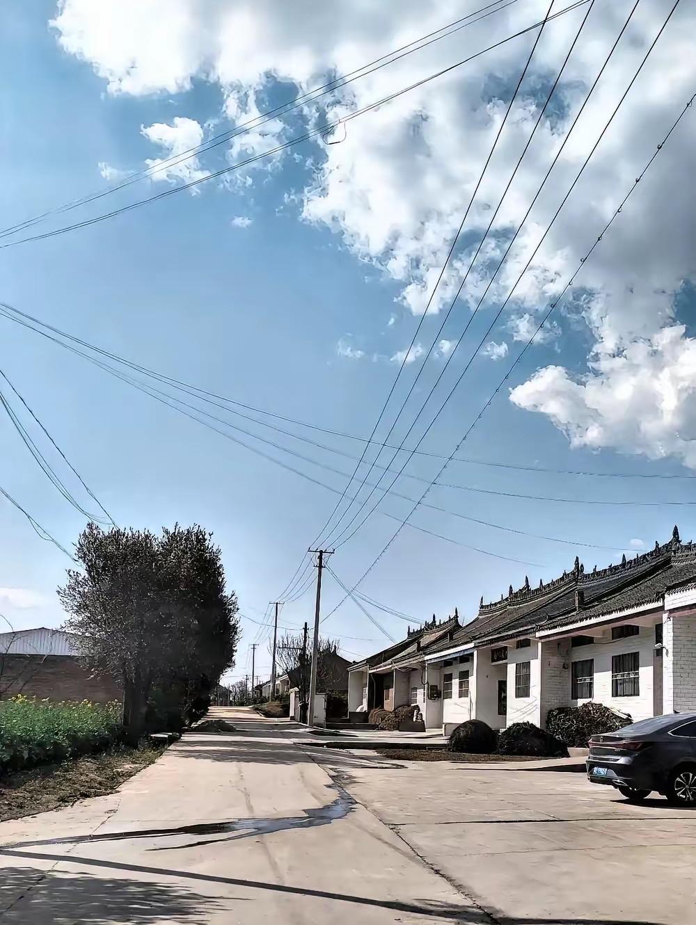 儿子多了也没用。
​同队的一个老人6点多去世，10点多了，灵堂还没处安放，三个儿