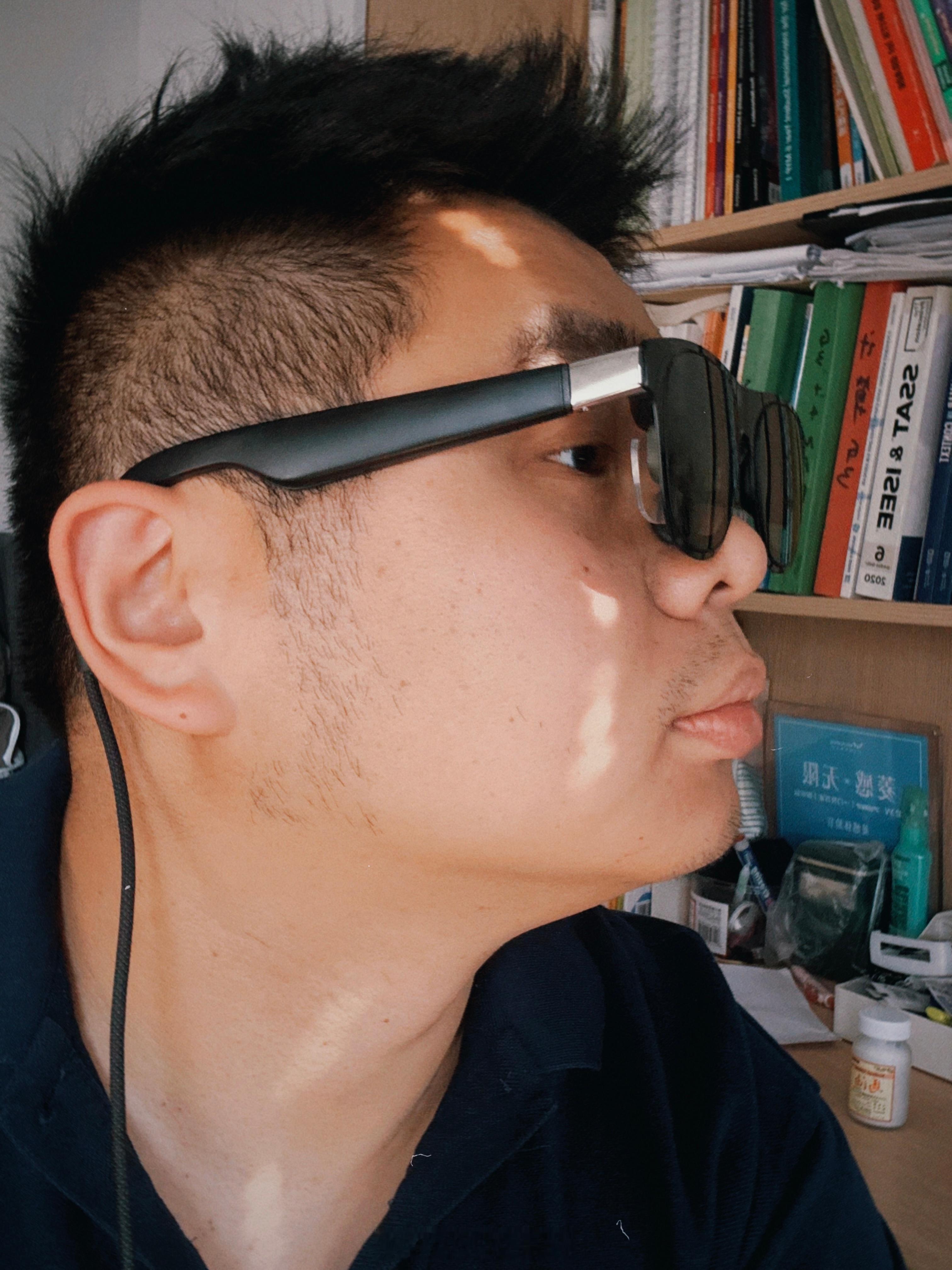 看身边好多人都买了理想眼镜，而我日常用着普通眼镜，办公用着的One Pro 