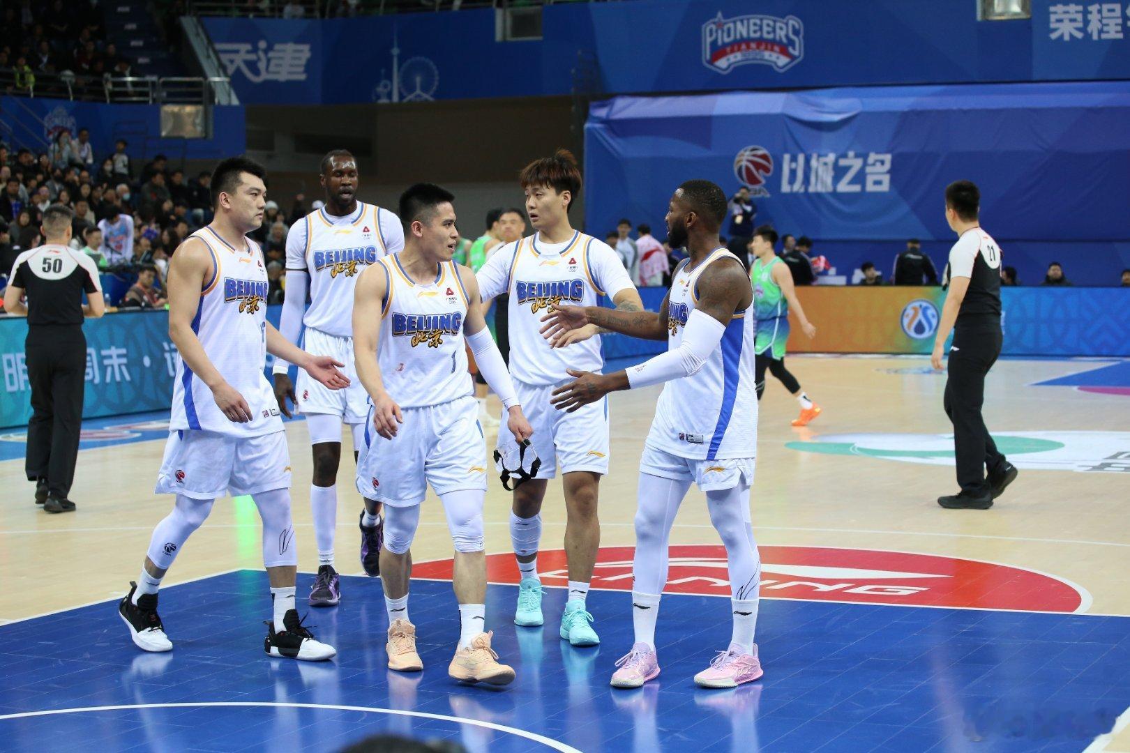 天津男篮vs北京男篮 大伙对上半场不是很满意。 