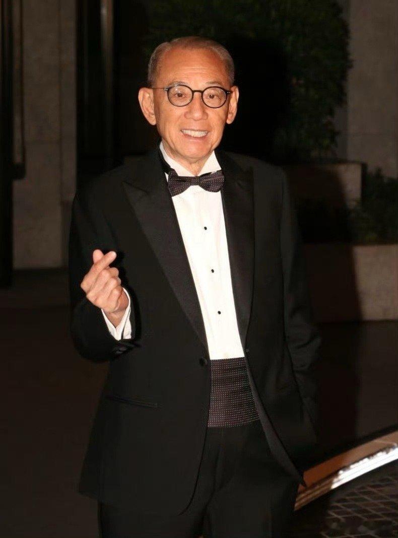 杨受成为陈伟霆儿子准备几十万足金 排面拉满！杨受成在婚宴上透露，为陈伟霆儿子定制
