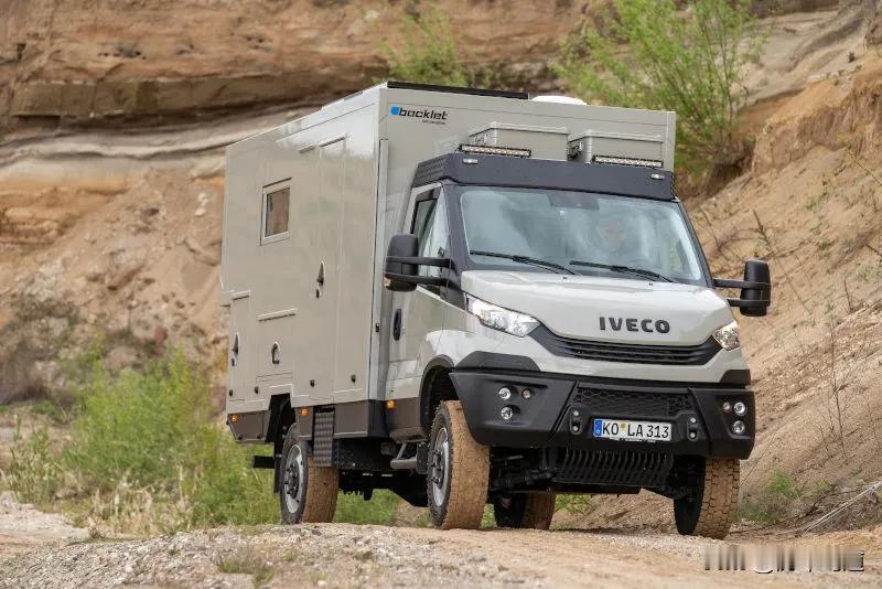 这款依维柯IVECO的4×4方舱版越野房车的布局和设计理念值得研究学习。