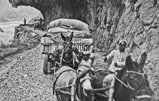 1942年2月26日，日军110师团139联队炮兵少佐吉川清次坐驴车送文件，途经