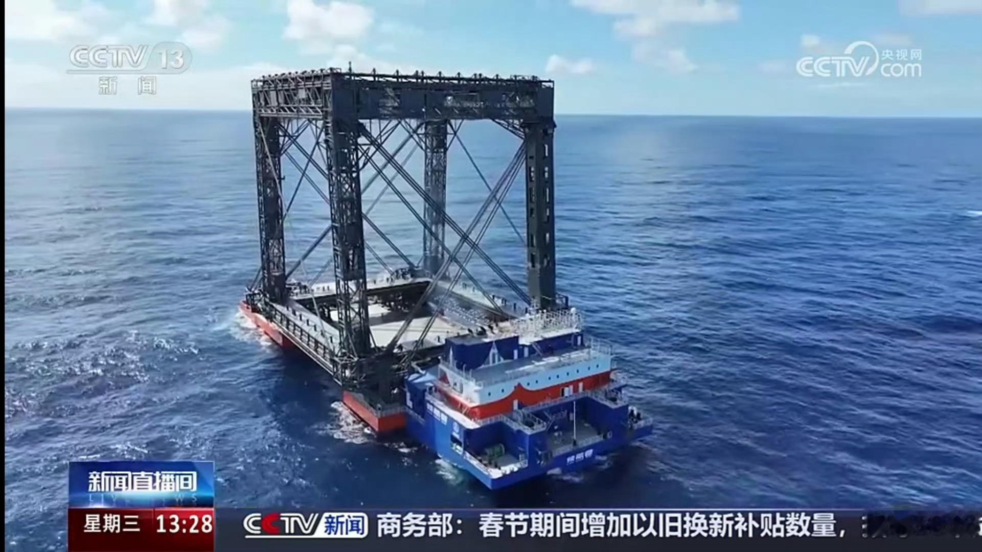 看见没有，欸，这就是火箭回收船只要粗长直的那根东西敢进来，就会被一把紧紧夹住，拔