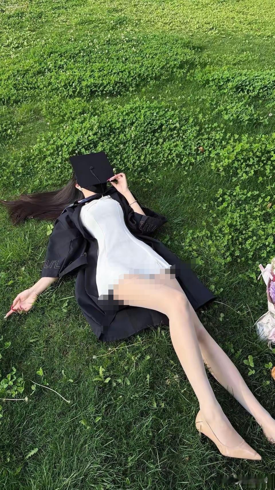 学姐真好   有颜值  有身材还有内涵
