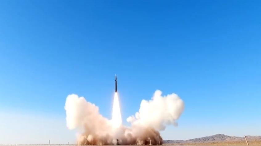 中国“人造太阳”一旦点亮，美国11艘航母真会在24小时内被激光武器“烧成废铁”？
