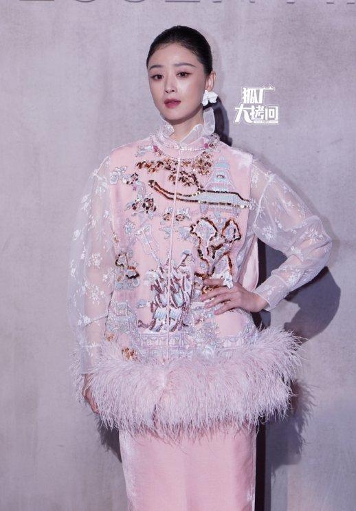 蒋欣刺绣粉裙 ​​​蒋欣粉色刺绣新中式 ​​​蒋欣粉色刺绣新中式 ​​​