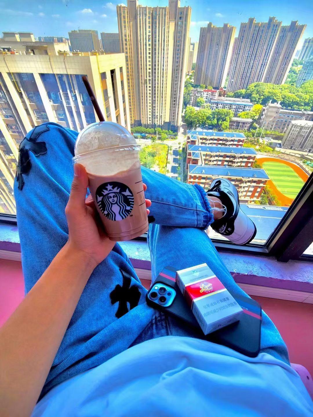 2026年我最想实现的事儿，说大不大说小不小就是攒够钱带爸妈去趟海边。

他俩一