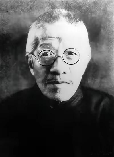 1929年，章太炎到杭州楼外楼吃饭，碰到了蒋介石和宋美龄，双方见了面也不打招呼，