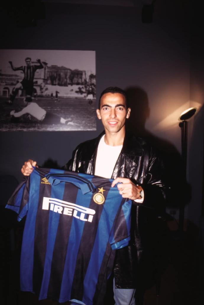 优雅盘带，致命一传，经典倒钩永藏心间......

祝国米传奇德约卡夫生日快乐?