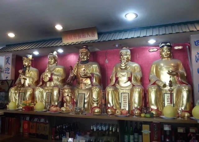周三早上好各位新老股友们周三早上好，新的一天新的开始。五路财神集体集合给股民散财