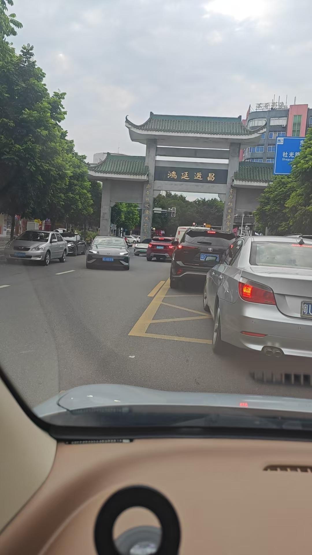 同学关系再好，家长也不要帮人家接送

家里孩子在市里读高中，和孩子同初中的一个同