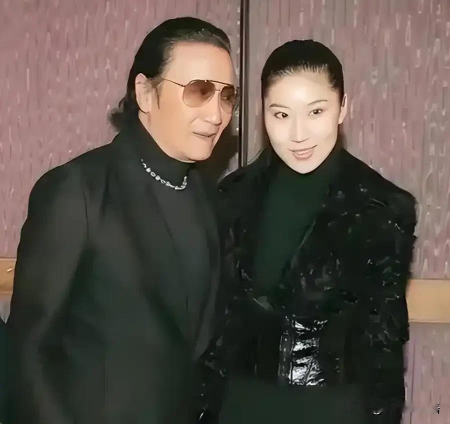 今天谢贤去世的消息传遍了全网。我爸快60了，平时不怎么关注娱乐圈，可看到新闻后愣