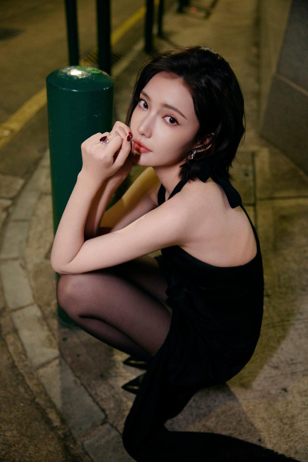 加奈那港风靓女 加奈那也太适合港风了！妥妥的浓颜系美女，这和时尚大片有什么区别呀