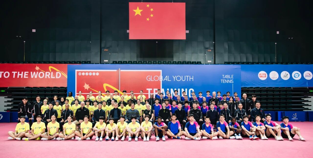 王励勤寄语青少年选手 12月6日，国际乒联主席佩特拉·索林与中国乒协主席王励勤共