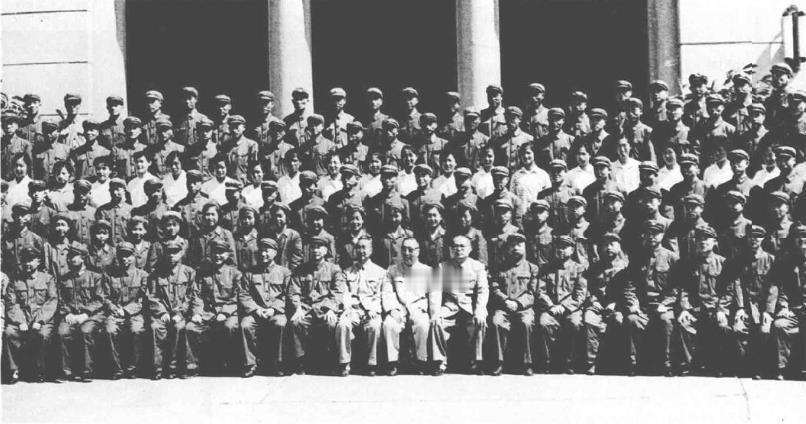 1963年6月4日至12日，炮兵直属单位共青团员代表会议在北京召开。会议期间，聂