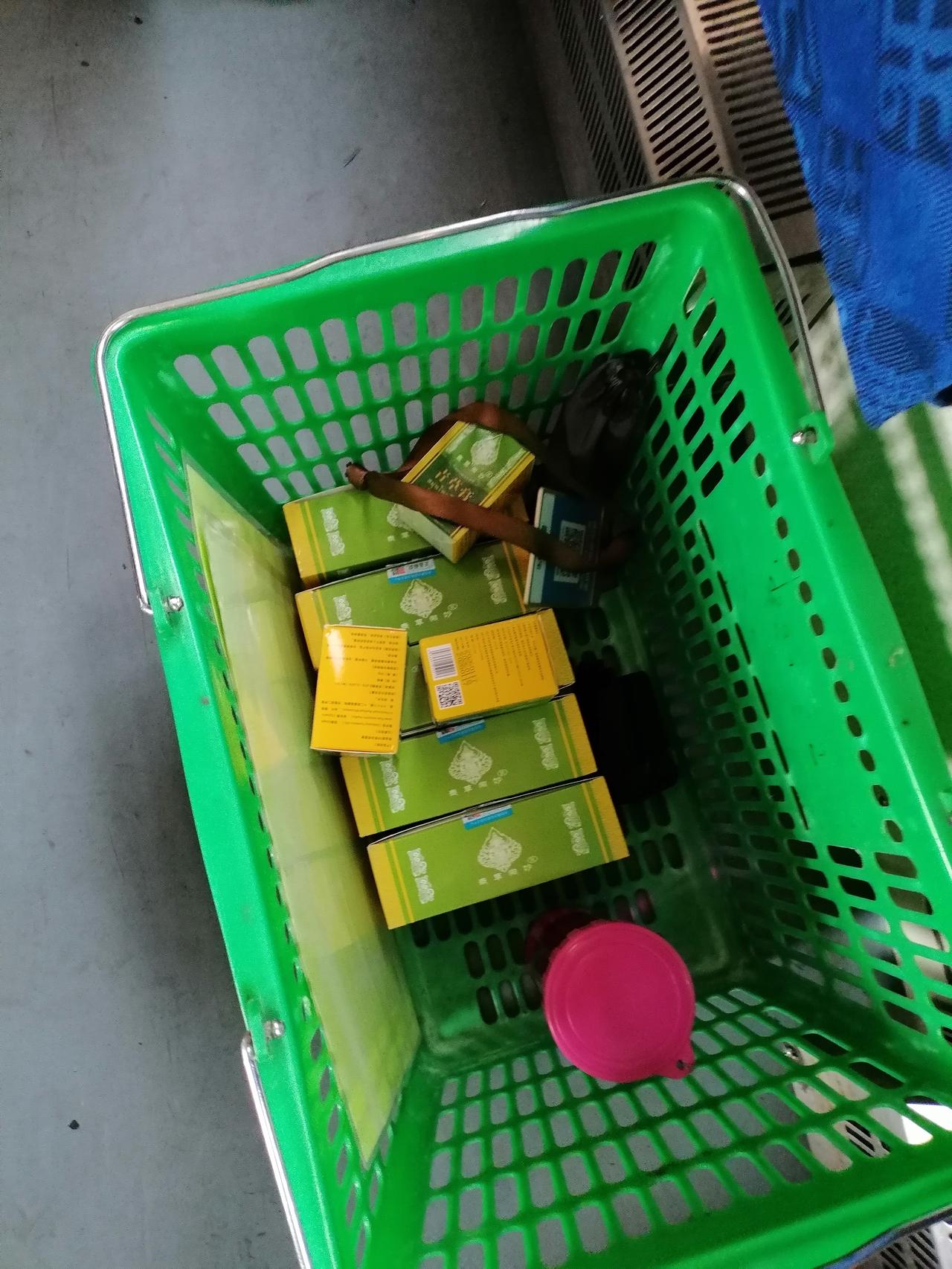 火车的顽疾

       站在你旁边，费劲说半个小时，也不走，网络这么发达，大