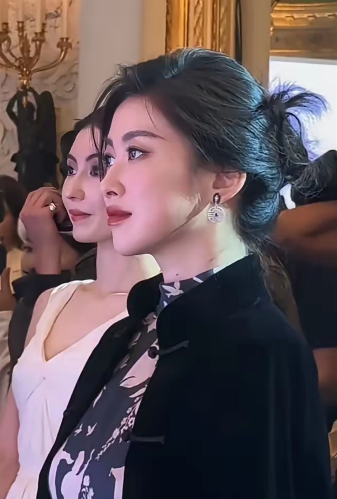 网友都说张柏芝美，怎么我感觉朱珠更美，朱珠给人的感觉是高贵优雅，同时性感丰腴，神