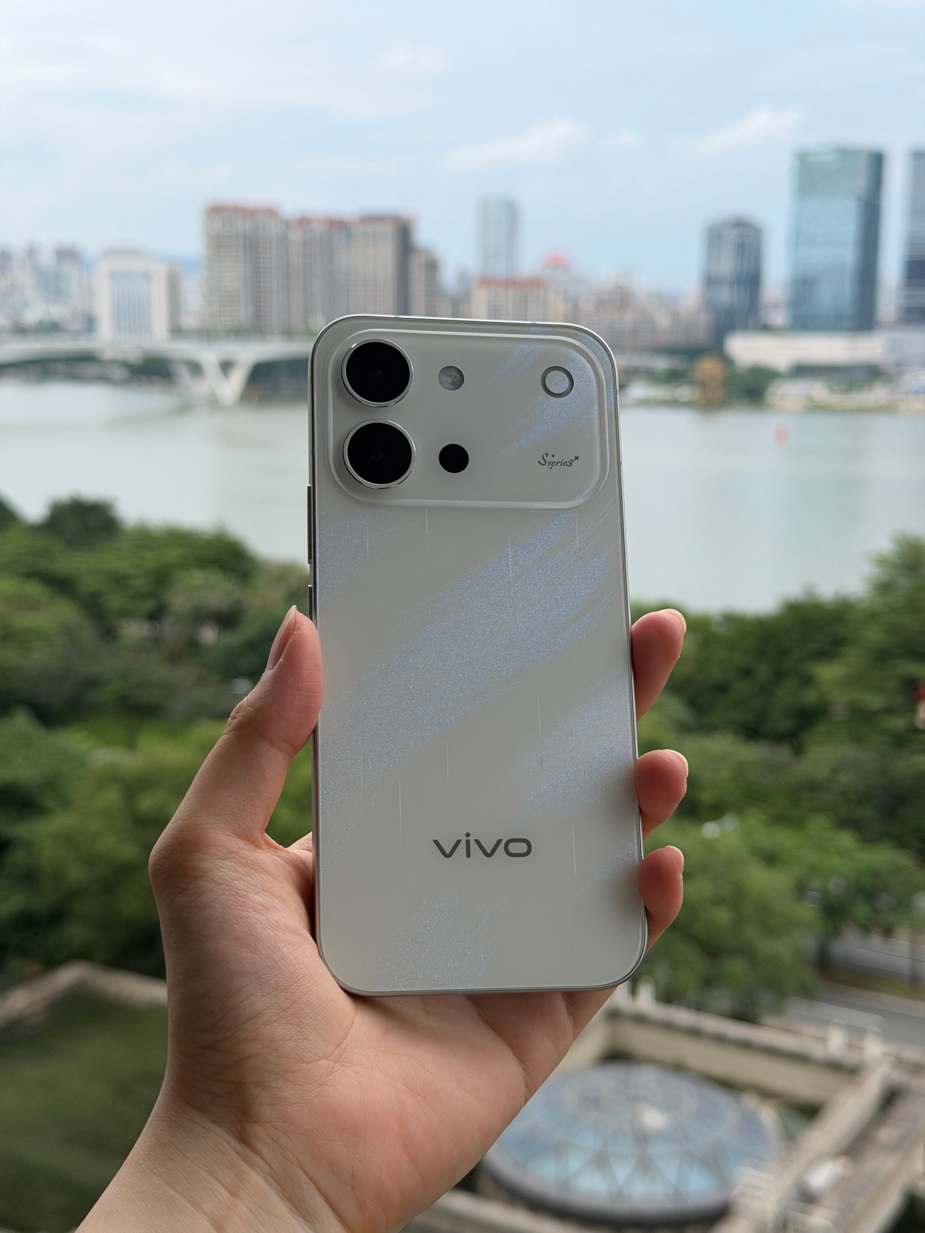 看我下楼一趟捡到了啥？原来是vivo S60星星海啊