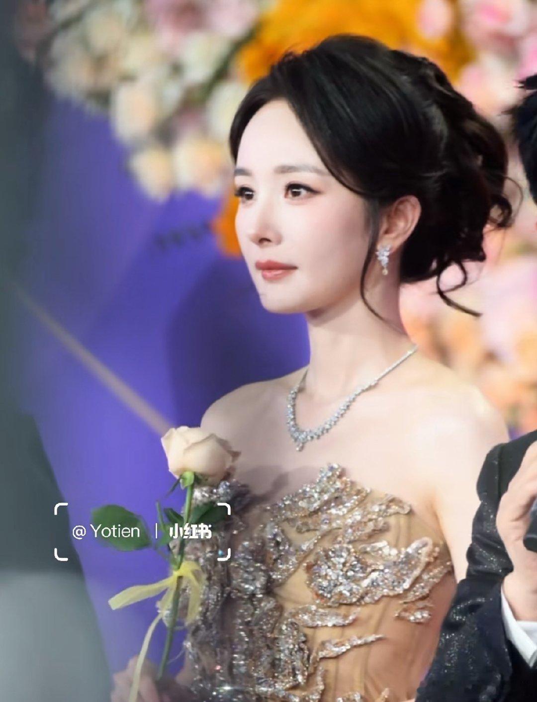 发现刘诗诗的脸型远不如杨幂流畅 