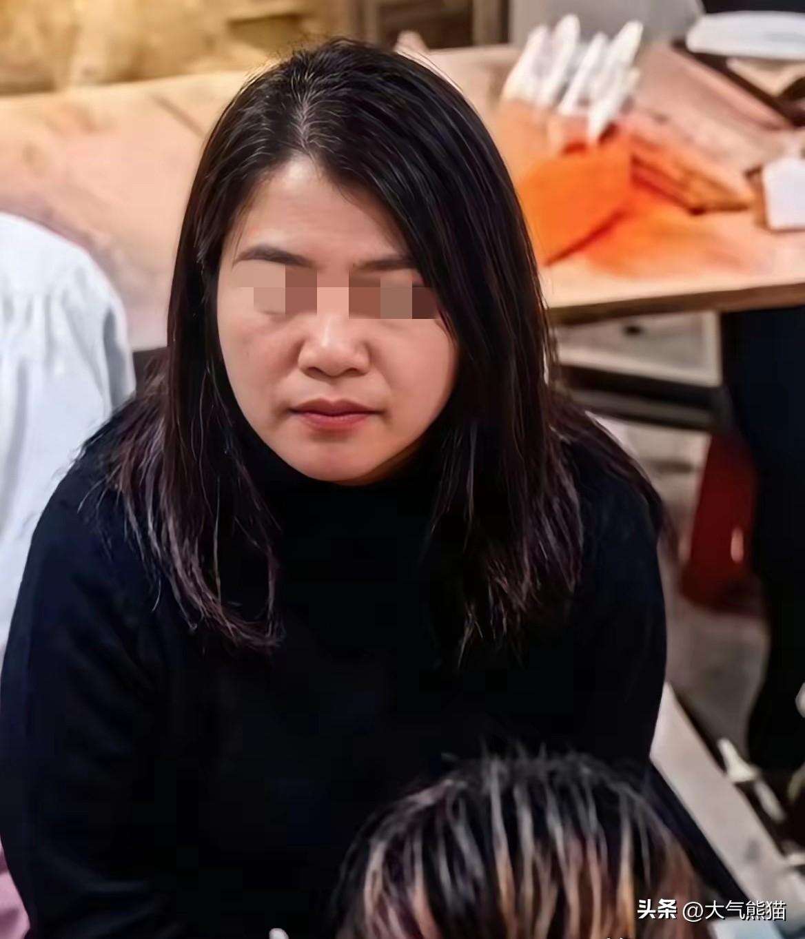 河北保定螺蛳粉泼汤事件，通报中有一个重要的细节。
就是涉事女子李某已经在家方的调