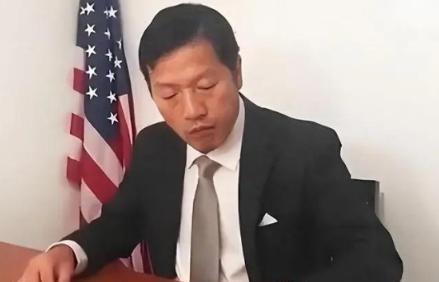 2018年，东北一高校教授卖掉北京房产，携领全家赴美定居，走前怒放“豪言”：中国