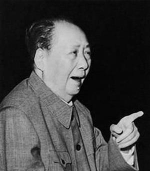开国领袖，一代伟人毛主席！
一生文韬武略，带领党和军民，经过艰苦卓绝的浴血奋战。