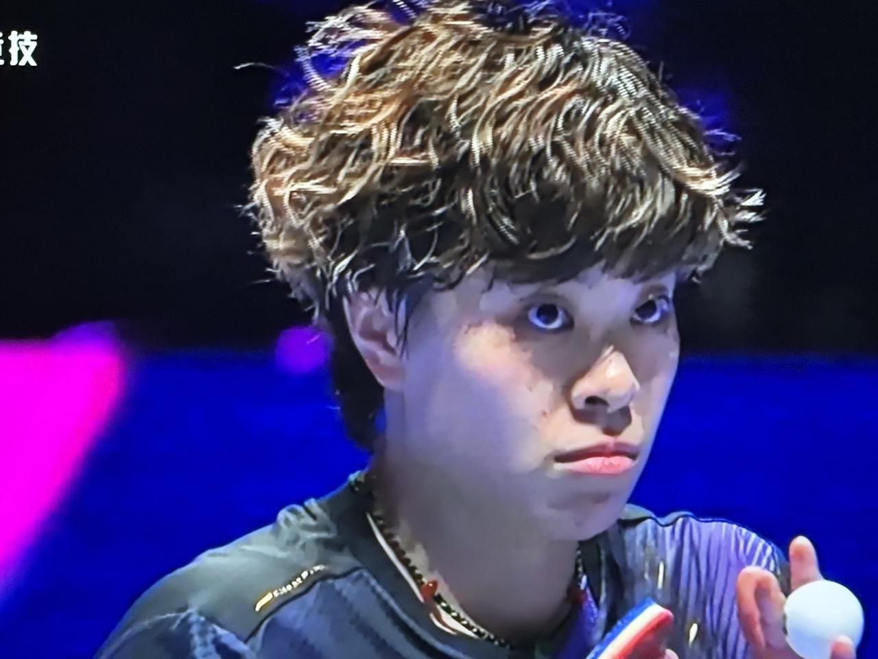 王艺迪这个新换的发型又爽又酷，美美地提升了自己的外表颜值和气质，球技也跟着爆棚：