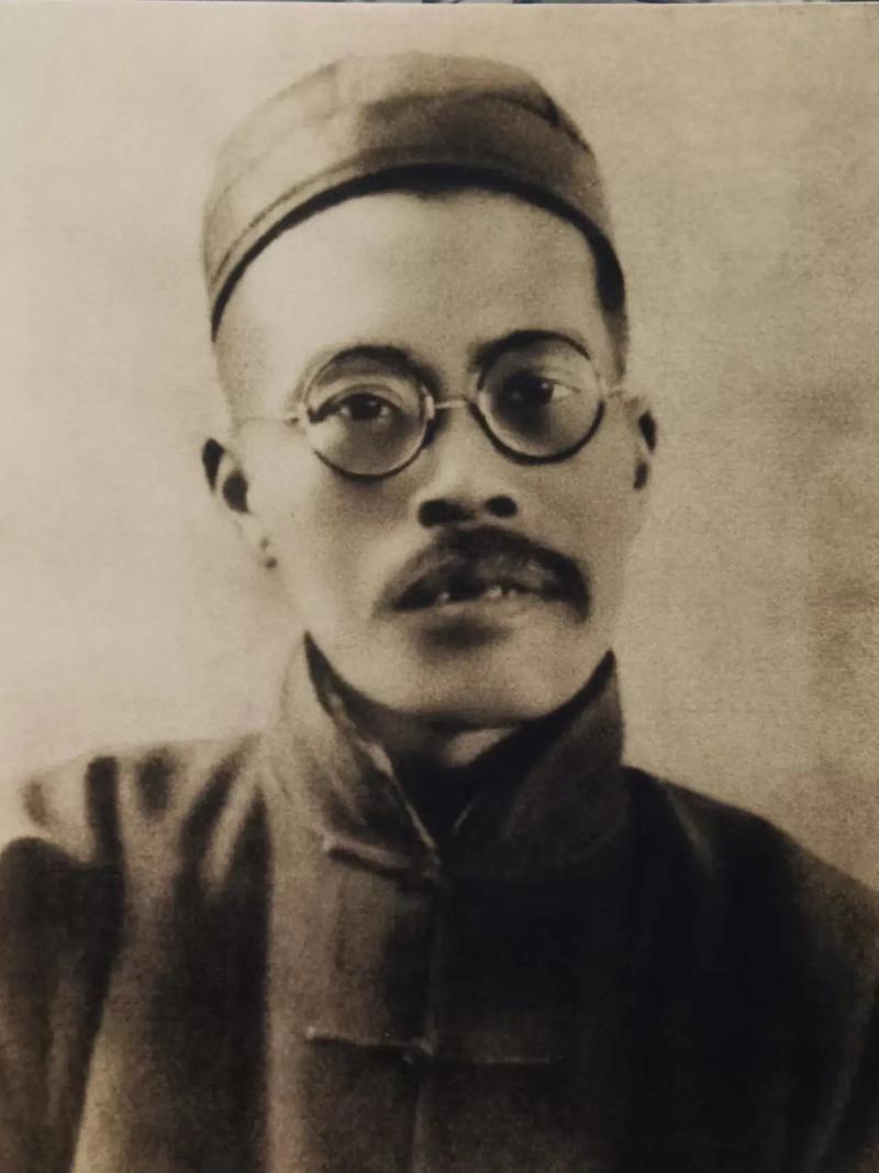 1922年，王国维的发妻去世，留下3个孩子。他担心再婚会让孩子受欺负，就娶了妻子