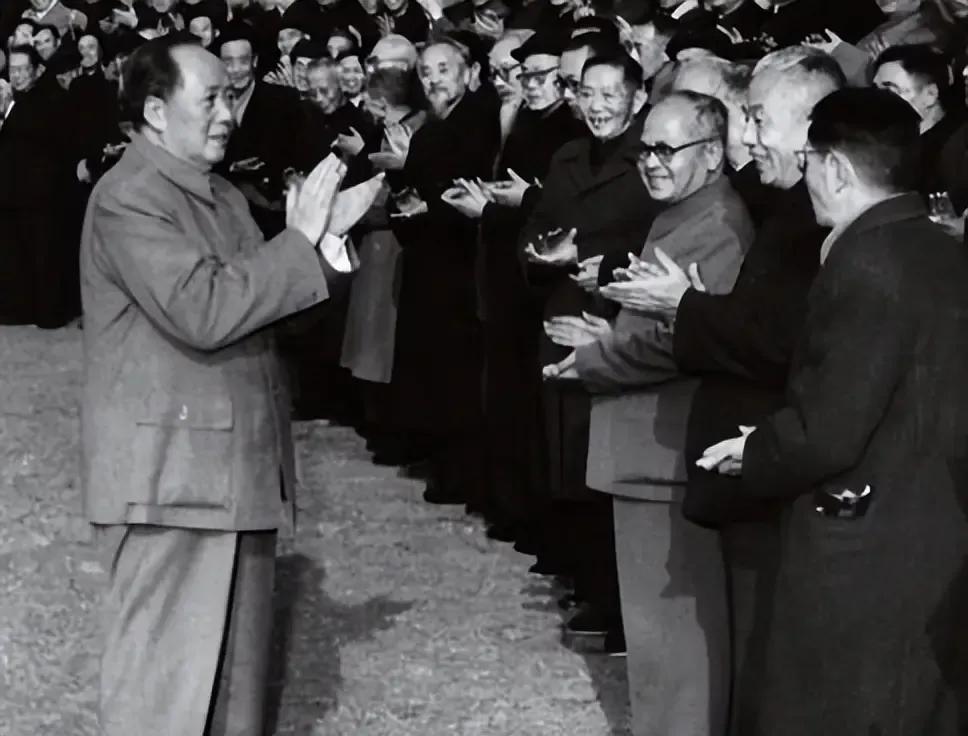 读书笔记：研读《毛泽东年谱》——问与答
问：国民党中央通迅社一篇反共新闻的由来？