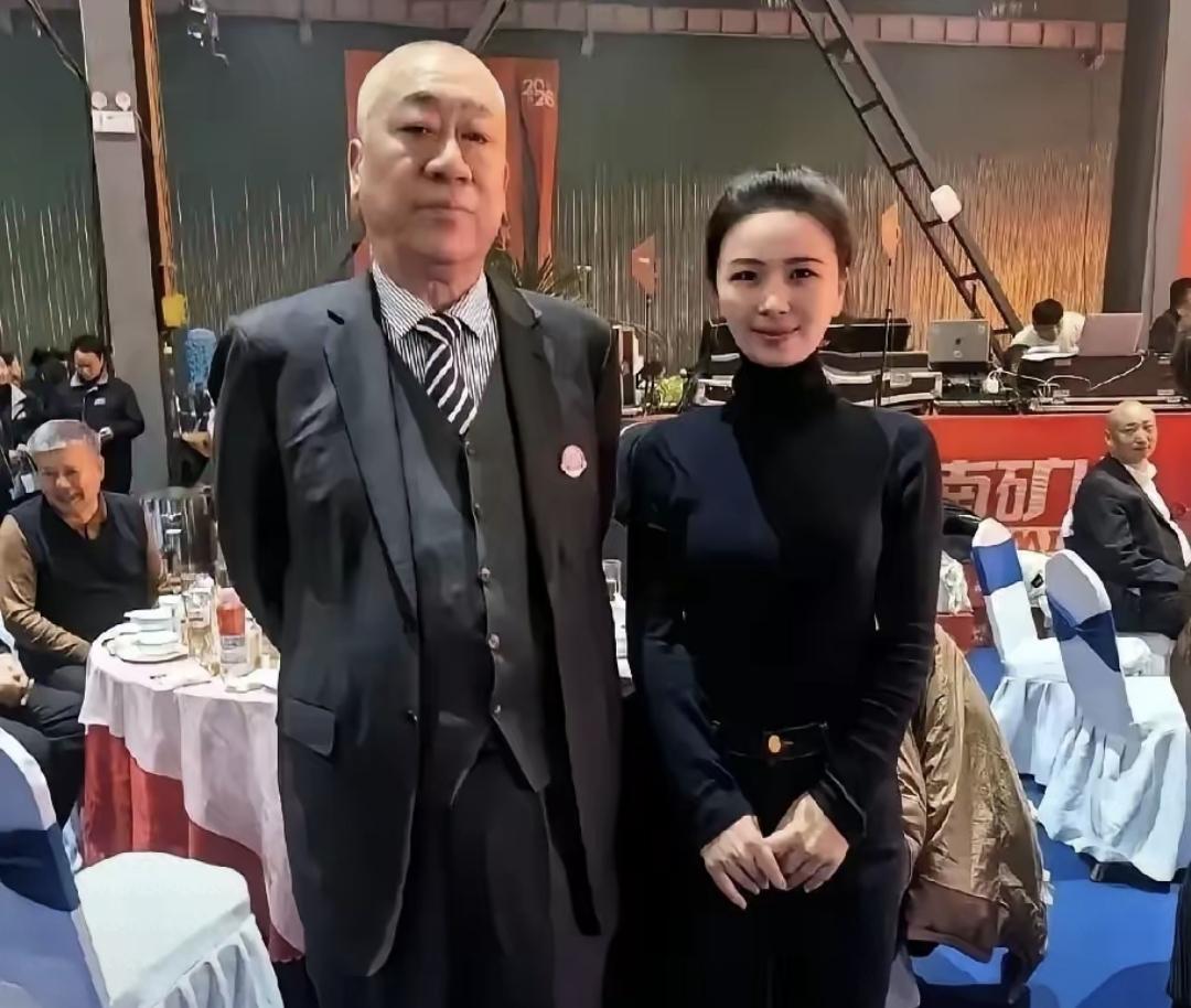 最近刷到好多视频说新乡有个老板叫崔培军，发孝心工资、带员工爸妈旅游、从不拖欠工资