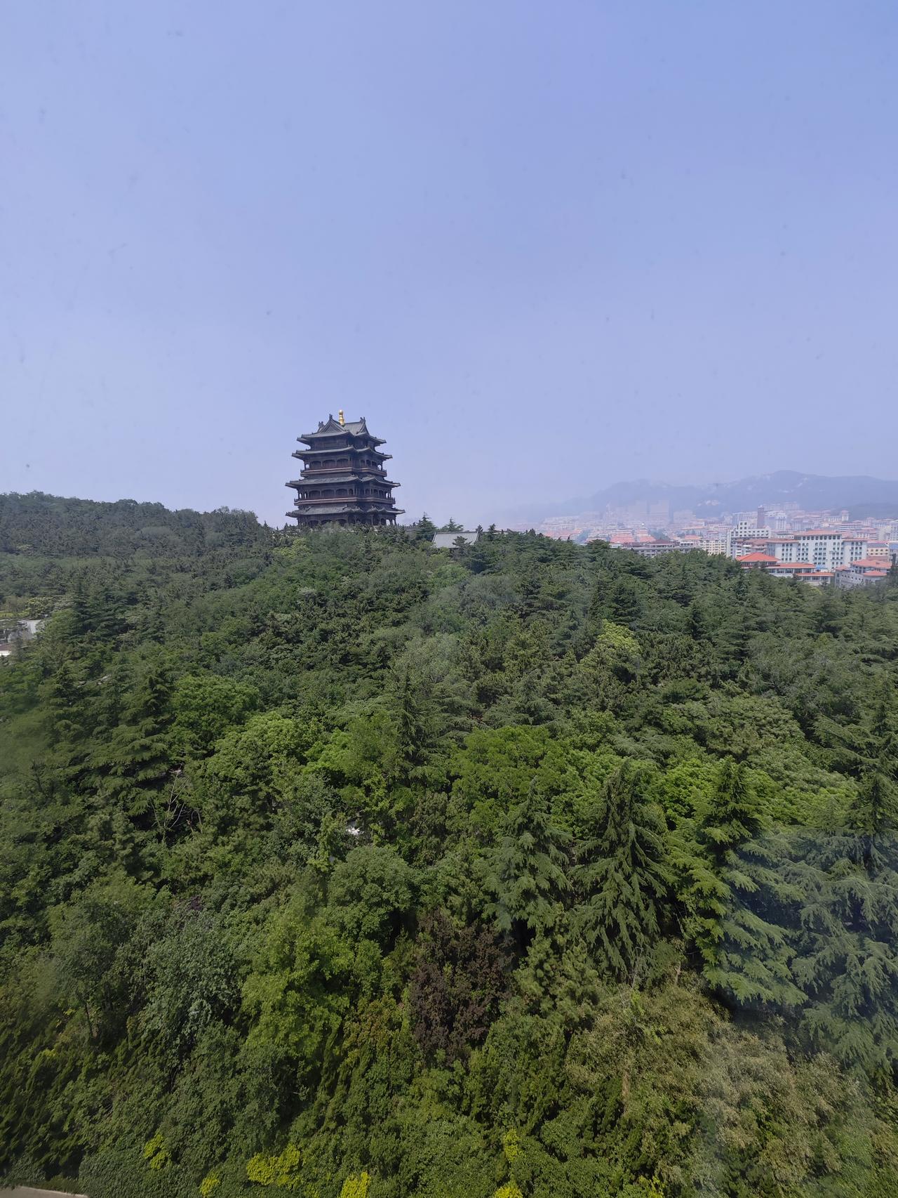 人活到一定年纪，才算真正活通透了。
我一直觉得，人最珍贵的本事，就是学会举重若轻