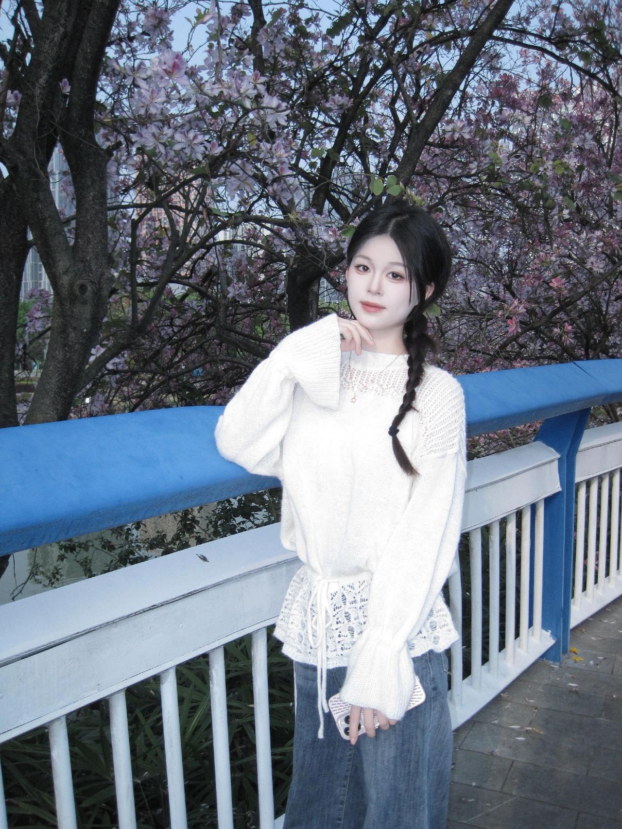 CCd拍的小姐姐，表现力不错～～随意摆pose 一起野个好身材 自由感拍照 好身