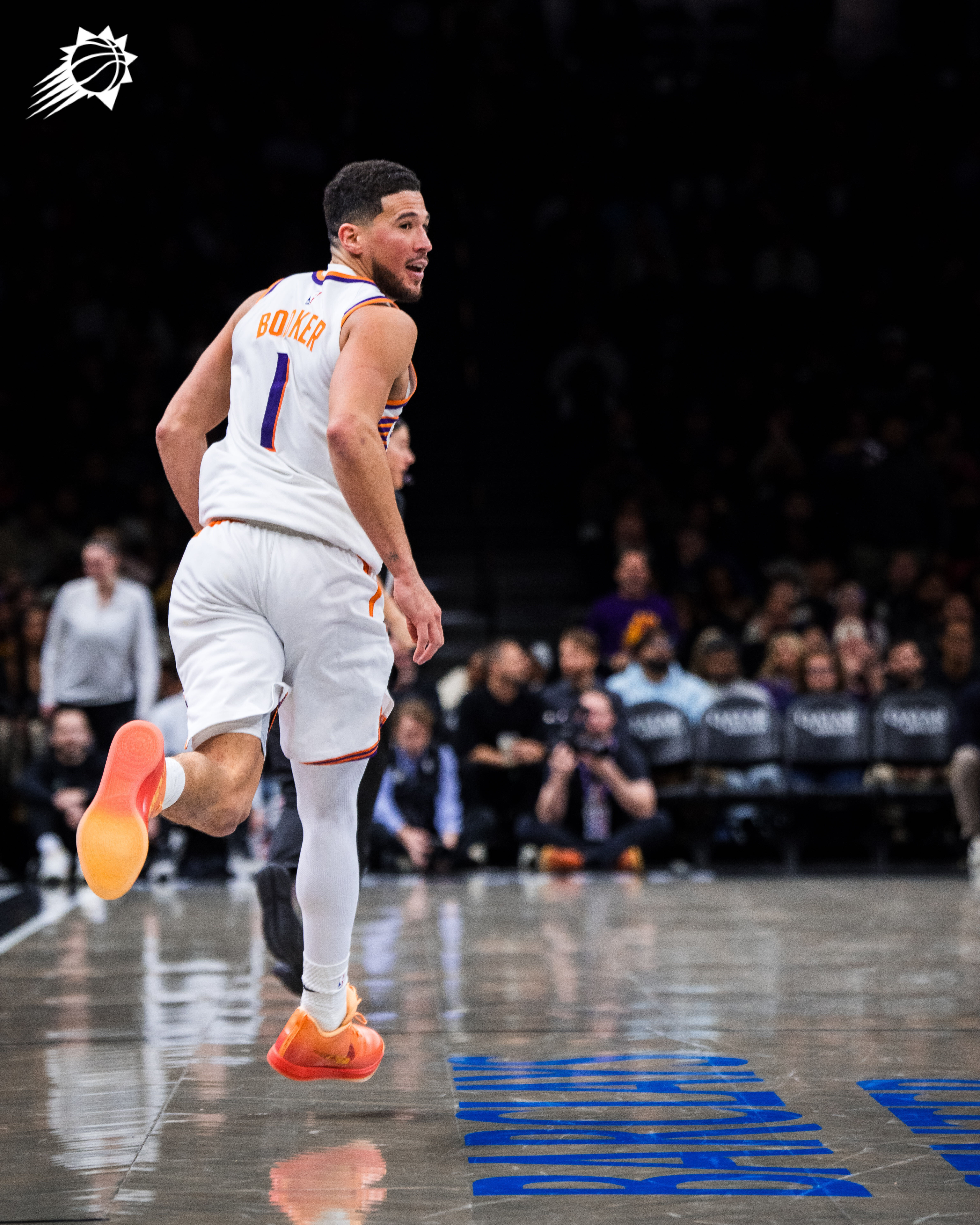 对阵热火布克拿下 24 分对阵尼克斯布克拿下 27 分对阵篮网布克拿下 24 分