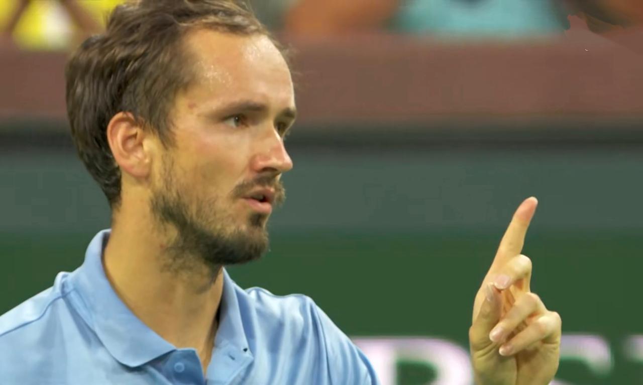 梅德韦杰夫印第安维尔斯大师赛1/4决赛送油条，霸气击碎德雷珀卫冕梦
      