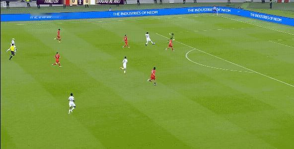 今天亚冠主裁判有点针对伊朗球队大不里士拖拉机了，首先阿兹蒙制造伊朗国家队队友贝兰