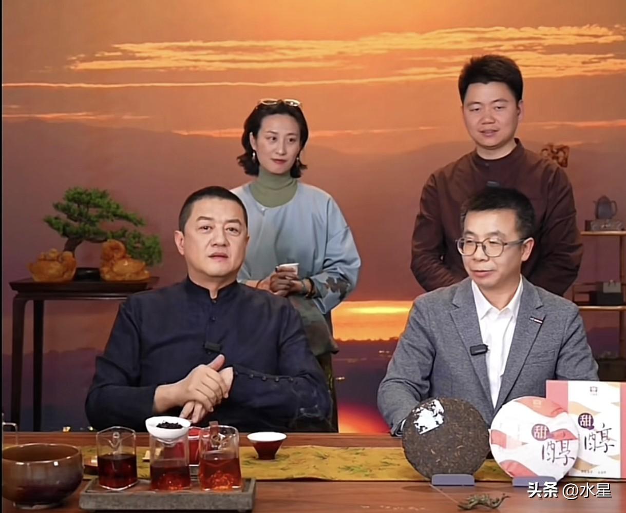 连着看了两天李亚鹏直播
大部分时段在线人数6-8万左右
看来不止董宇辉直播间流量