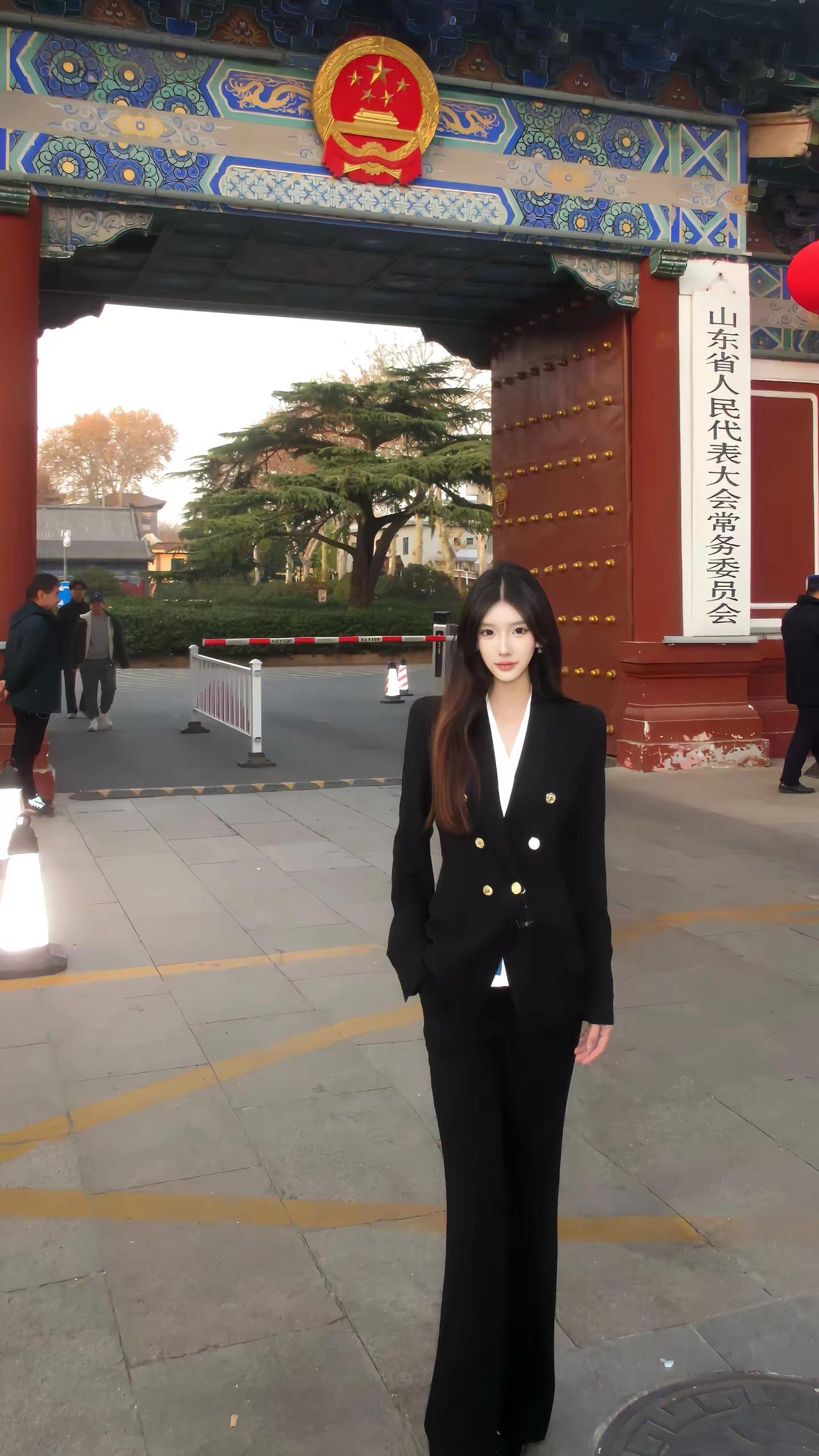 我不要顶峰相见 我要把你踩在脚下。山东女人 面试穿搭 西装杀