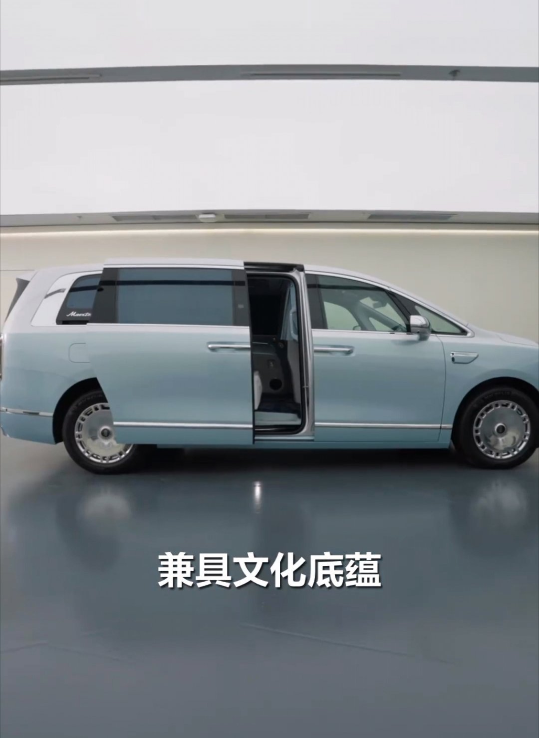 余承东首曝尊界V800新色 尊界V800专属定制车色“云水天青”前几天在成都路上