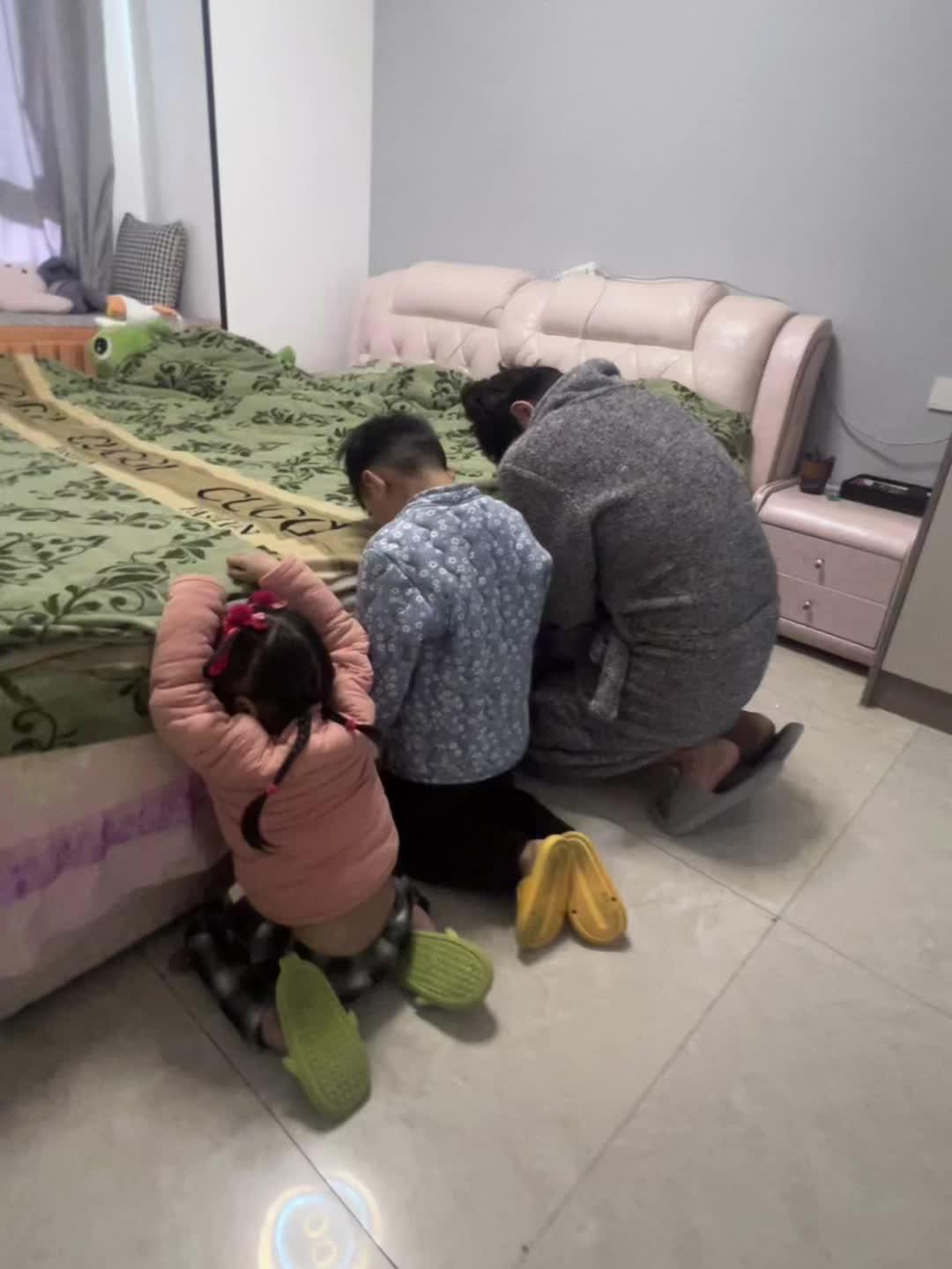 妈妈你不要牵挂  我在婆家一个干三个  这些都是我的战俘☝️
