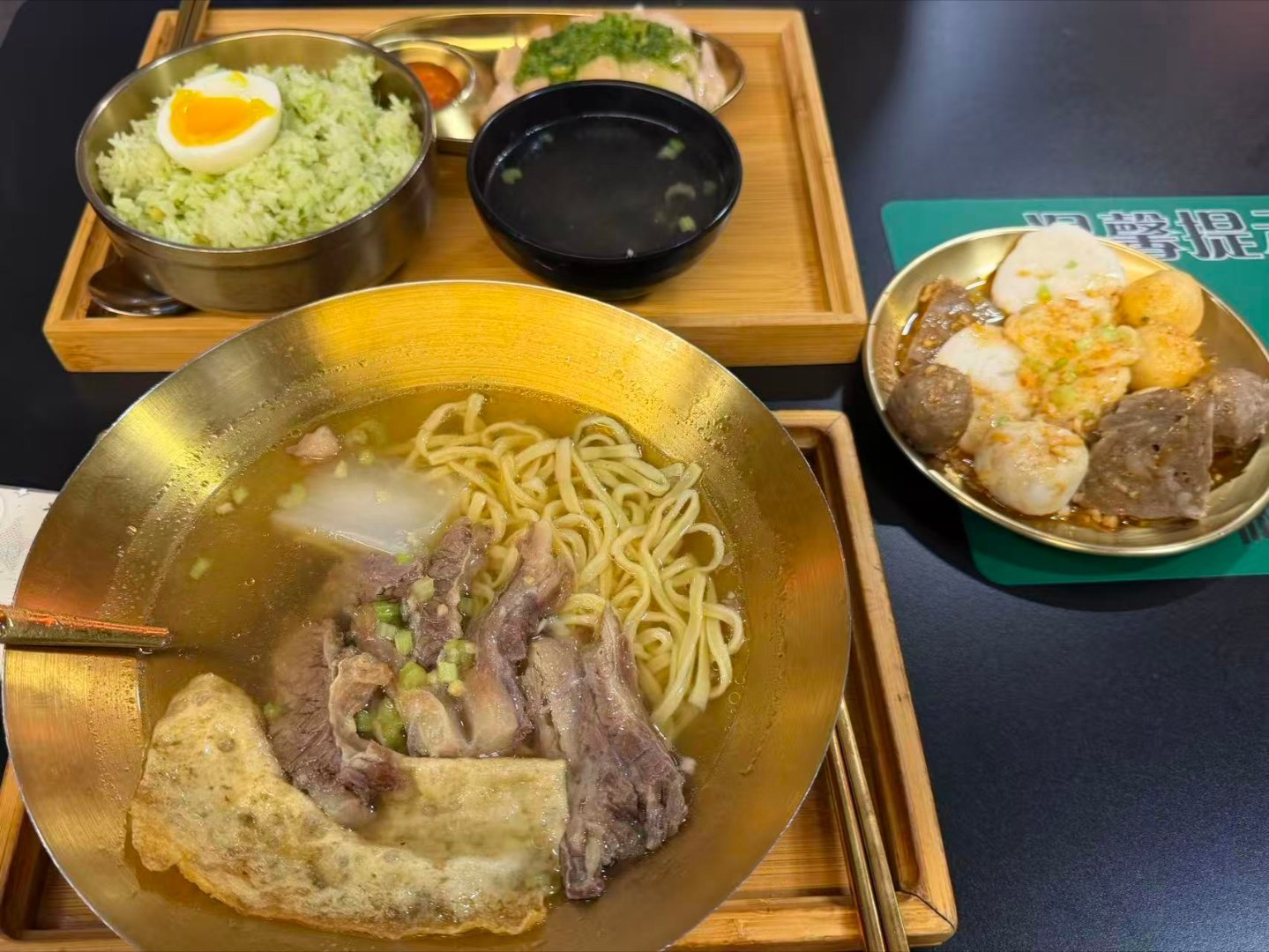 生活手记 公司附近最爱的海南鸡饭和牛腩面，吖咪吖咪[馋嘴][馋嘴][馋嘴] ​​