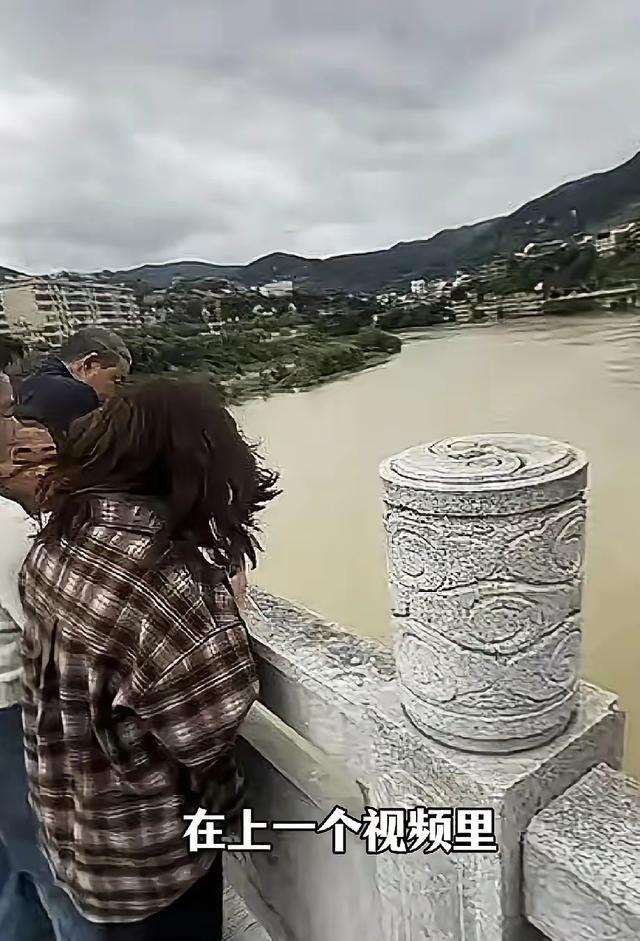 陕西一新郎婚礼当天跳河，称受了天大委屈，男方要查女方说了啥，结果婚车行车记录仪的