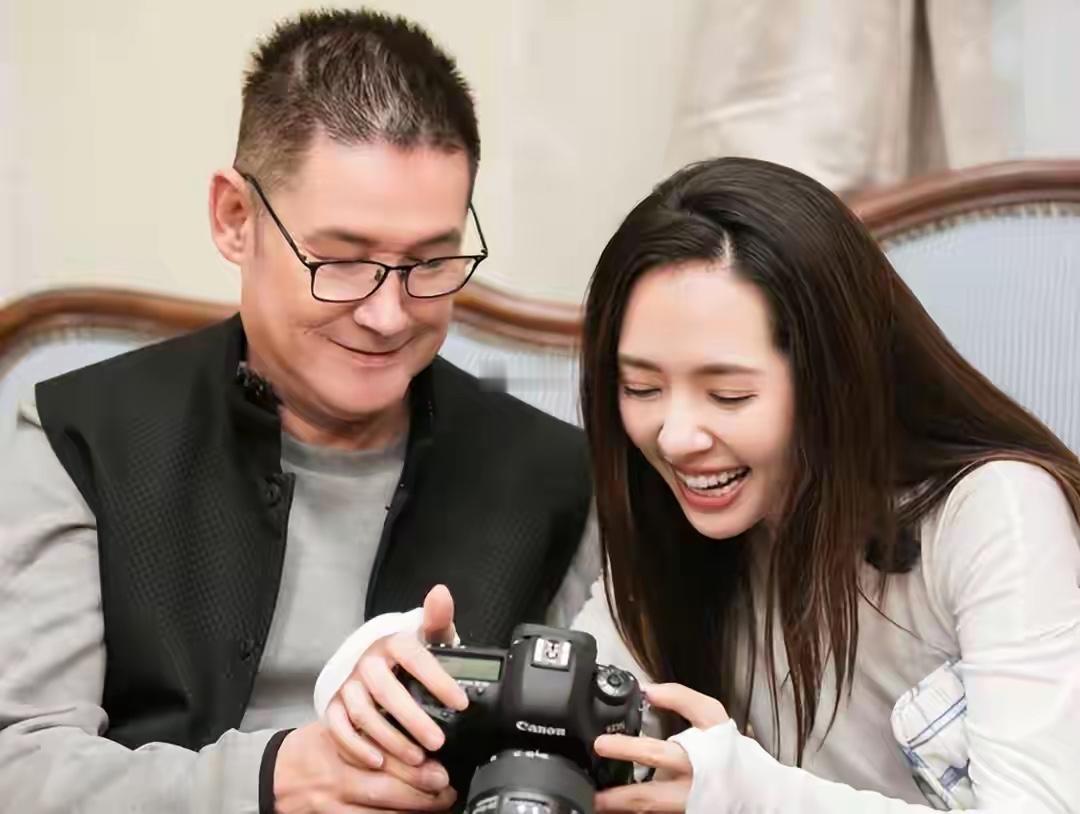 郭碧婷爸爸最近替女儿发声，
让不少人看到了，
明星婚姻里最真实的一面。

郭爸爸