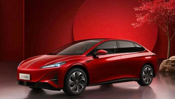 今晚8点30分，第十五届全国运动会乒乓球女单半决赛燃爆全场！孙颖莎凭借精湛球技与