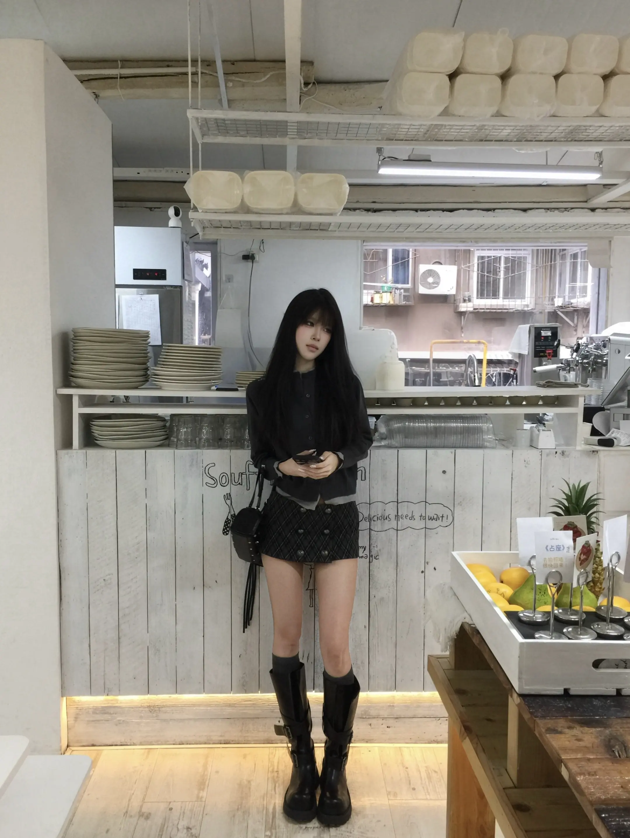 对不起 总离你那么远 其实 我的心也好想再靠近你一点