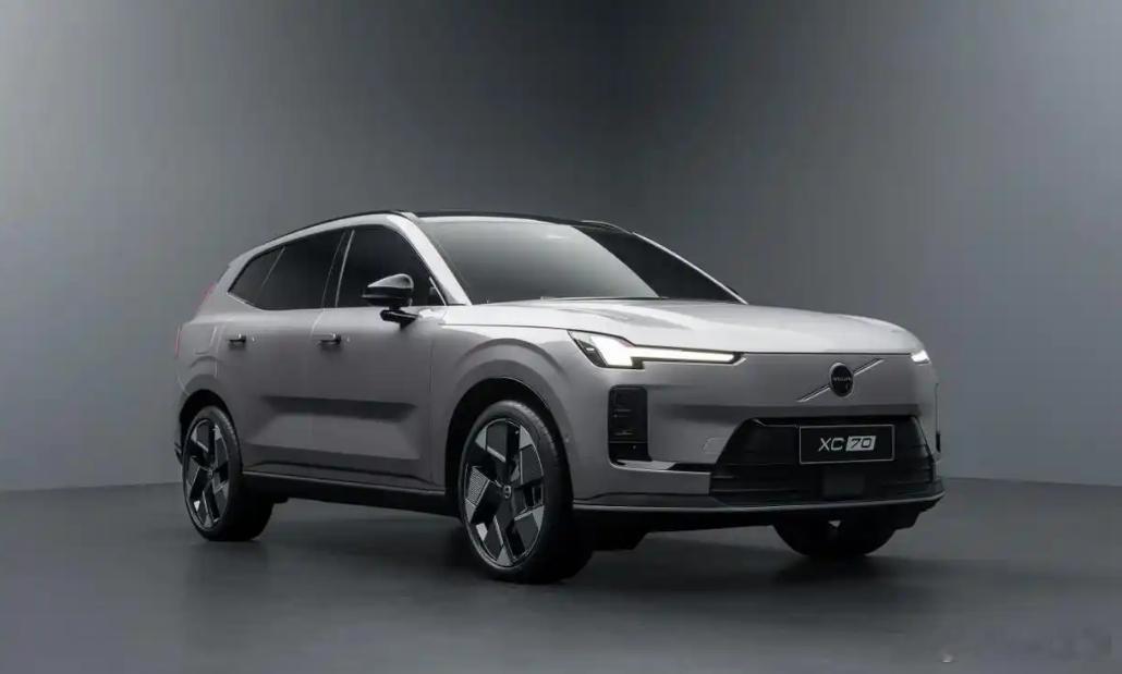 沃尔沃全新XC70亮相，9月上市，官方售价多少合适？35-40万?40-45万？