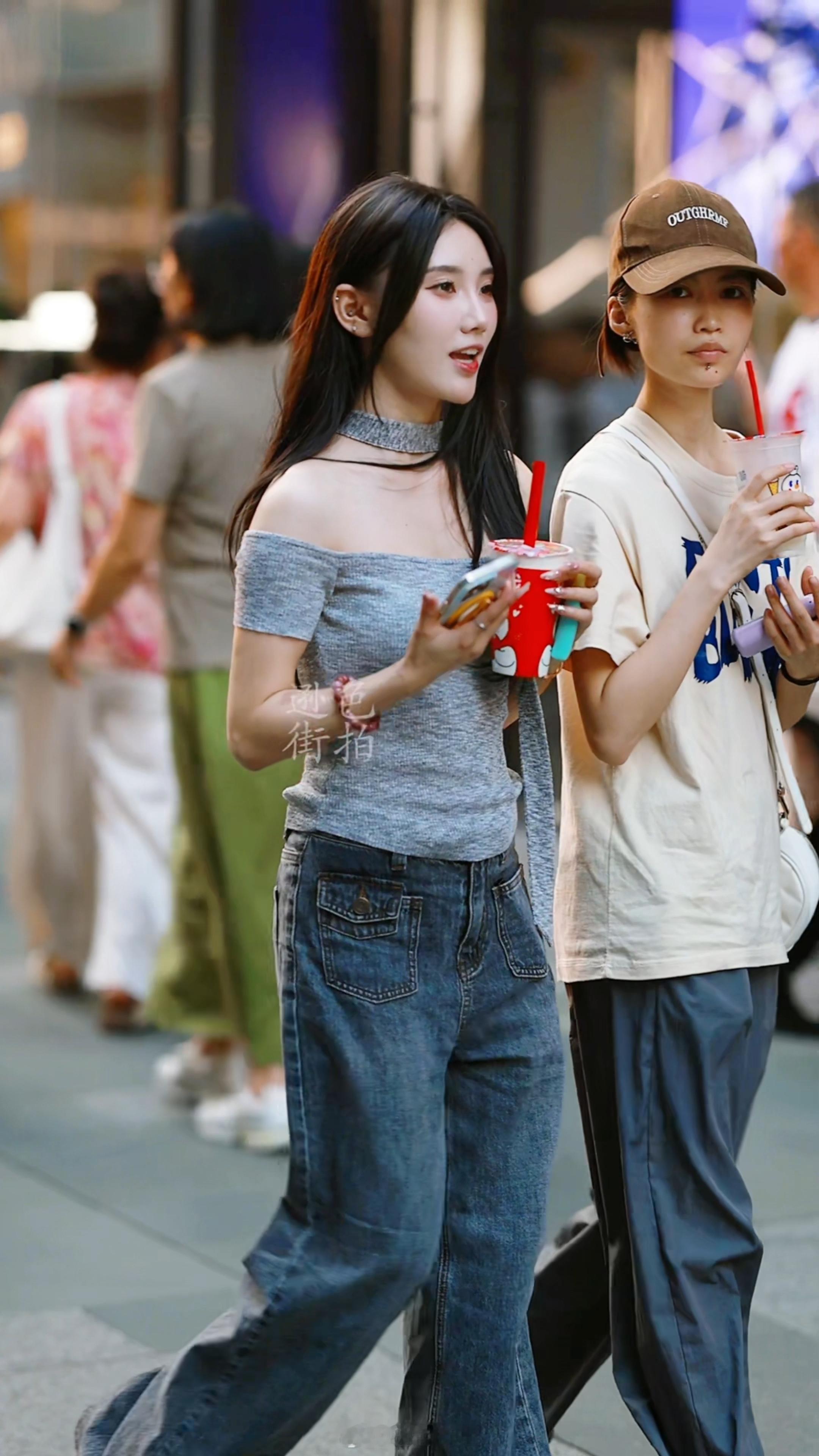 【成都街拍】周五，宝贝们早安！丨摄影拍照