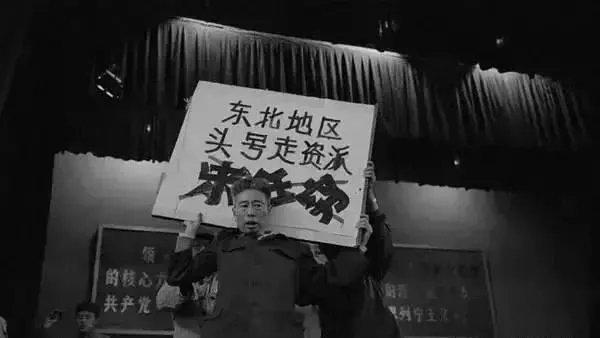1966年9月，东北局第一书记，沈阳军区第一政委，开国上将宋任穷被打成“东北地区